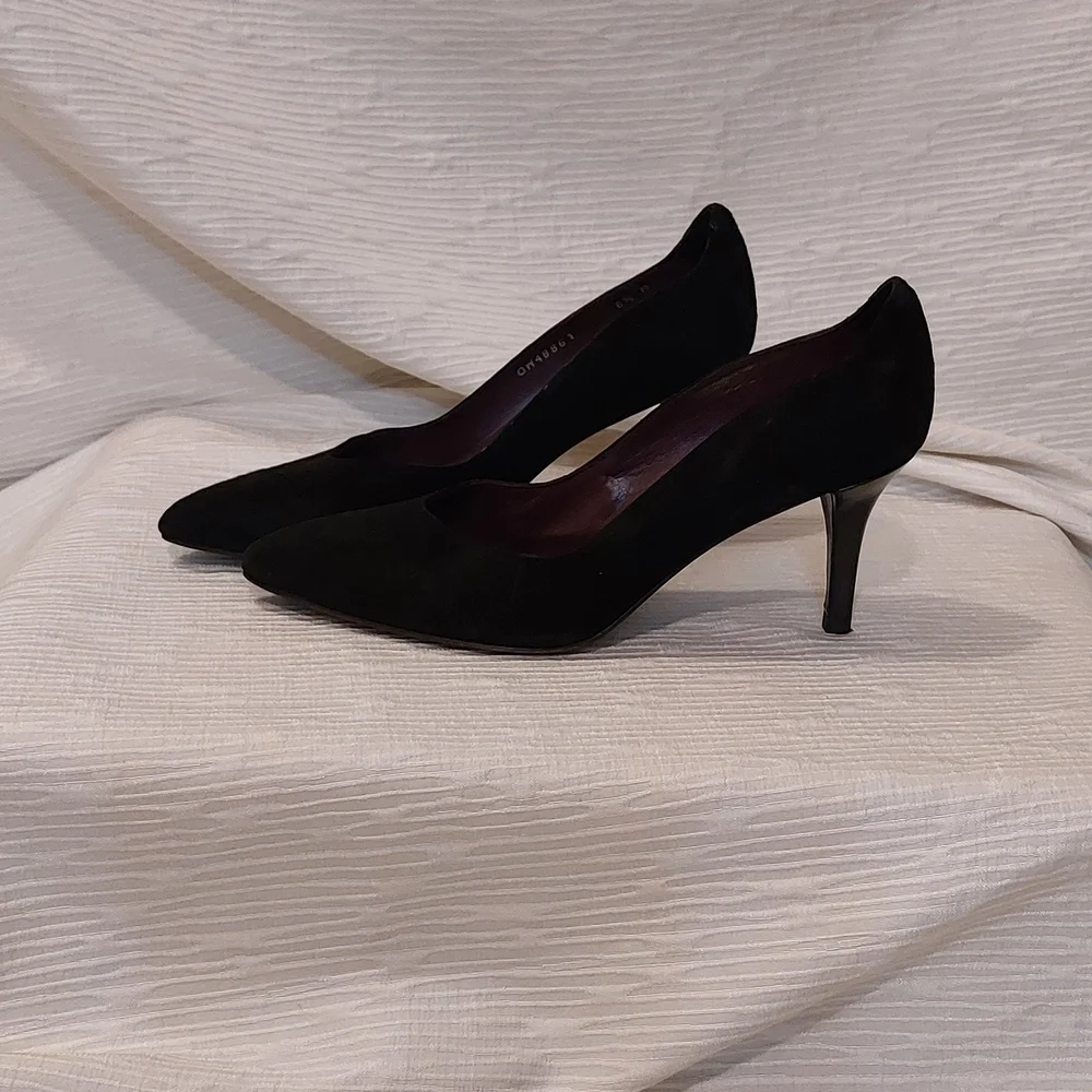 Stuart Weitzman Black Suede Women's Pumps - Picture 5 of 16